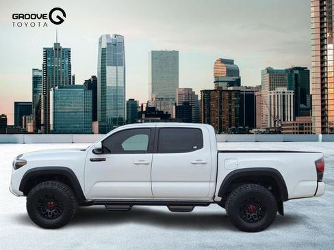 Used 2017 Toyota Tacoma TRD Pro AWD/4WD image 2