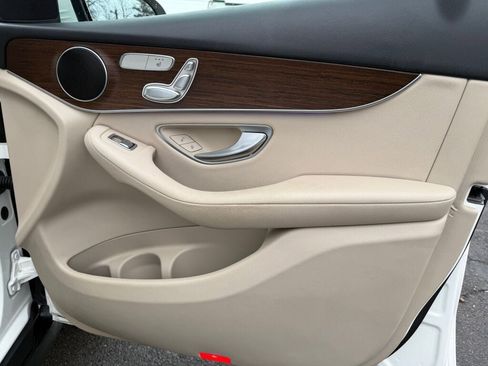 Used 2021 Mercedes-Benz GLC 300 4MATIC SUV image 27