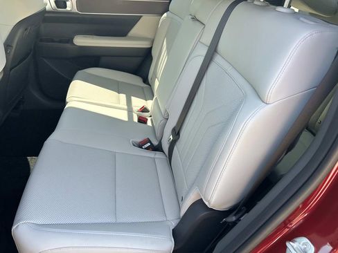 Used 2025 Hyundai Santa Fe SEL FWD image 18