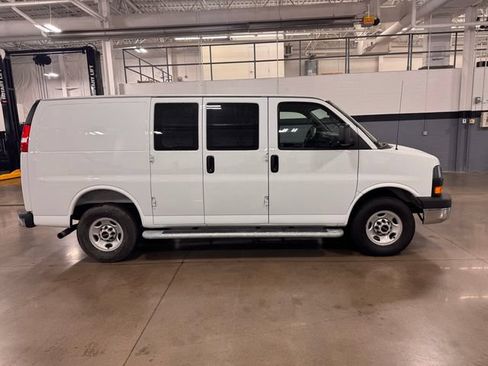 Used 2025 GMC Savana 2500 w/ Driver Convenience Package RWD image 4