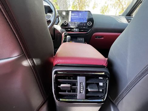 Used 2025 Lexus NX 250 FWD w/ Towing Package (2000 Lbs) image 37