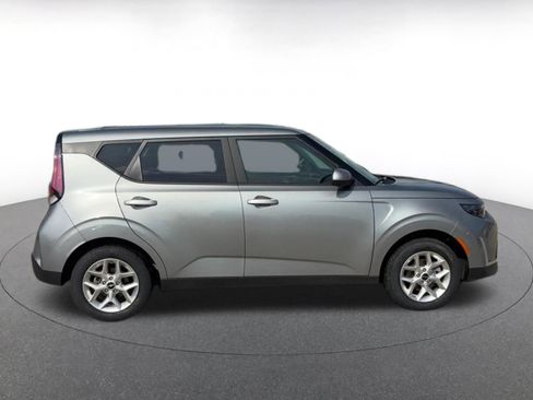 Used 2025 Kia Soul LX w/ LX Technology Package FWD image 16