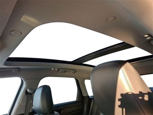 Used 2022 Lincoln Corsair AWD w/ Premium Package image 16