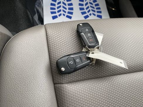 Used 2022 Ford F250 XL w/ Power Equipment Group image 23