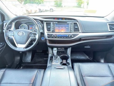 Used 2017 Toyota Highlander XLE w/ Carpet Mat Package AWD/4WD image 27