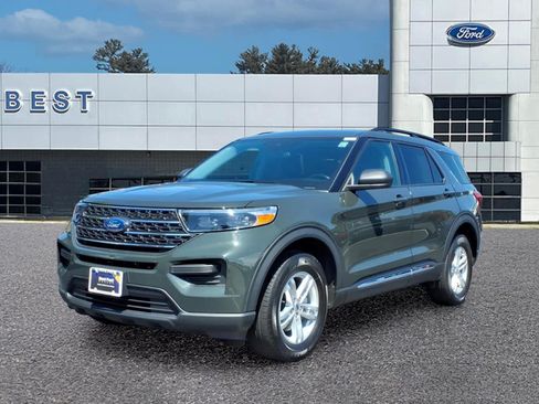 Used 2023 Ford Explorer XLT AWD/4WD image 1