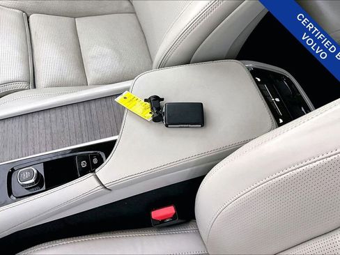 Used 2023 Volvo XC90 B6 Ultimate w/ Protection Package Premier image 13