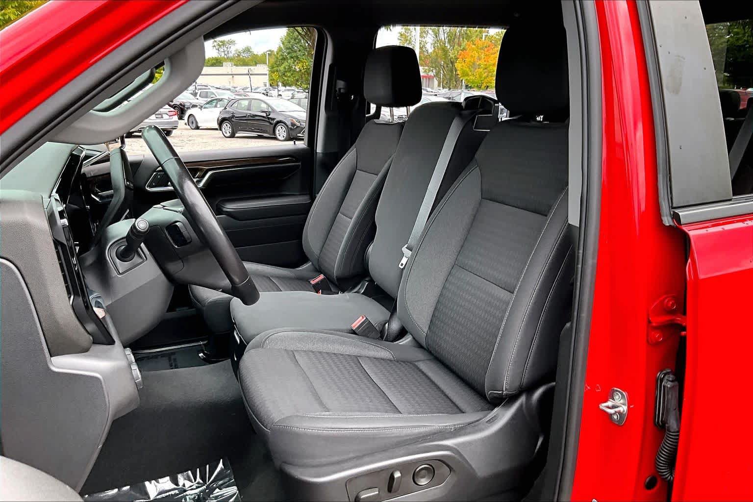 Used 2022 Chevrolet Silverado 1500 RST AWD/4WD image 8