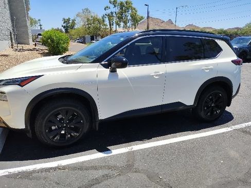 Used 2023 Nissan Rogue SV w/ SV Premium B Package FWD image 7