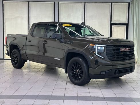 Used 2024 GMC Sierra 1500 Elevation AWD/4WD image 1