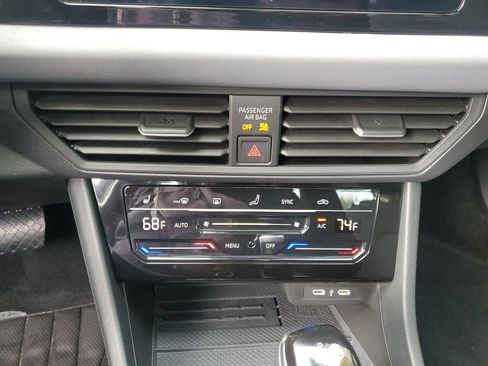 Used 2025 Volkswagen Jetta SE FWD image 31