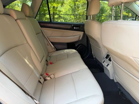 Used 2019 Subaru Outback 3.6R Limited AWD/4WD image 9