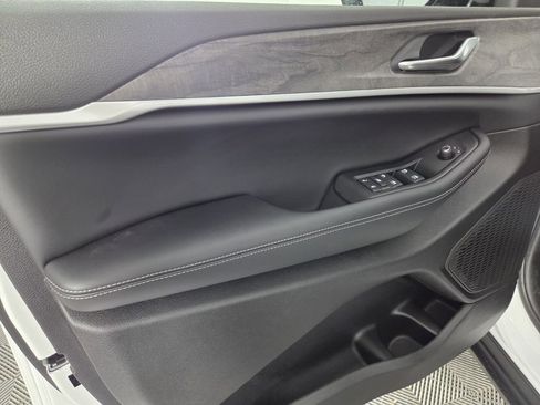 New 2026 Jeep Grand Cherokee Altitude image 19