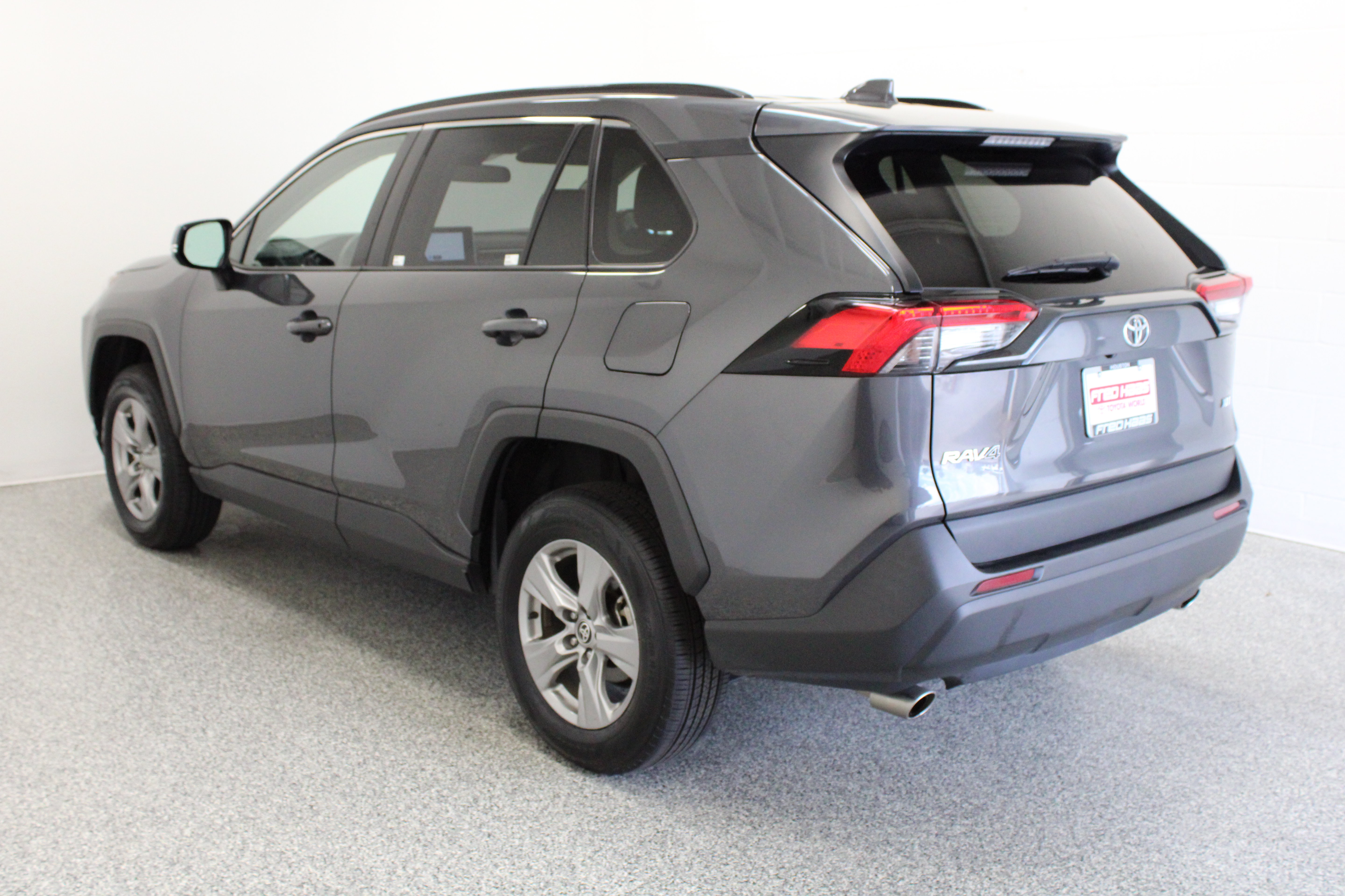 Used 2025 Toyota RAV4 XLE FWD image 9