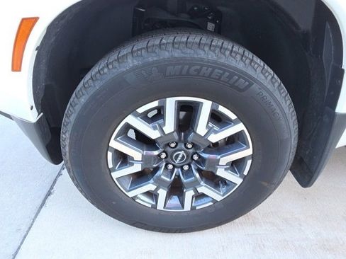 Used 2024 Nissan Frontier SL w/ Technology Package image 10