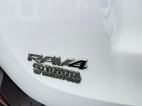 Used 2015 Toyota RAV4 XLE FWD image 5