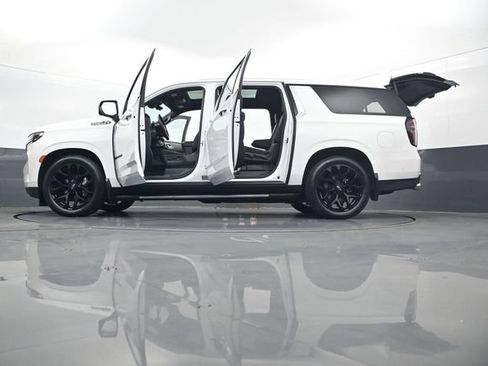 Used 2023 Chevrolet Suburban High Country w/ Advanced Technology Package AWD/4WD image 47