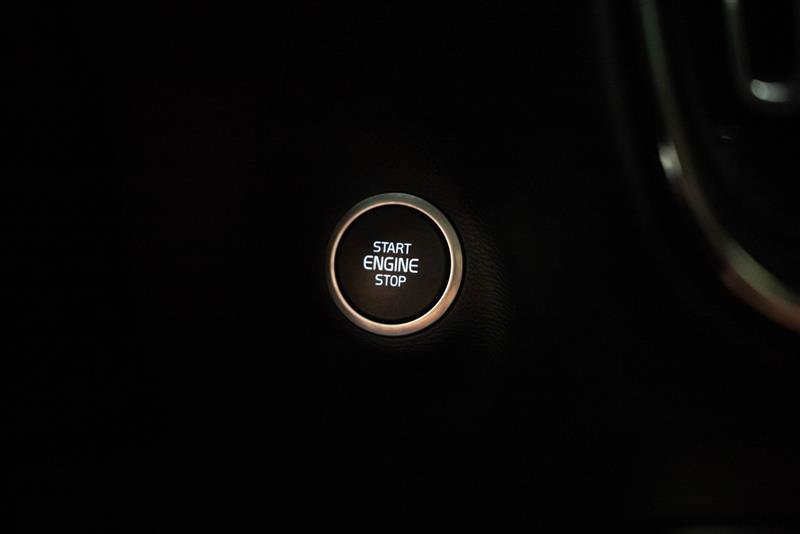 Used 2023 Volvo XC40 B4 Ultimate FWD image 26