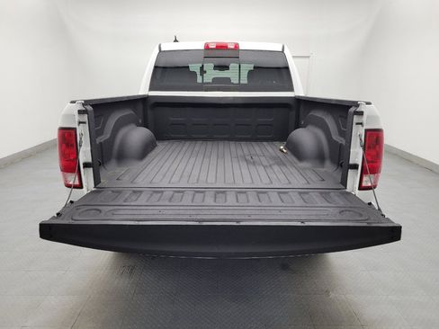Used 2019 RAM 1500 Classic SLT w/ Luxury Group image 29