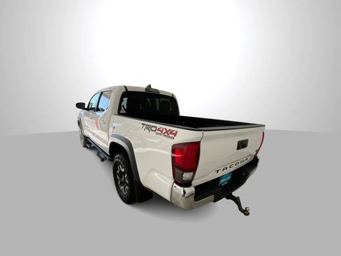 Used 2019 Toyota Tacoma TRD Off-Road AWD/4WD image 6