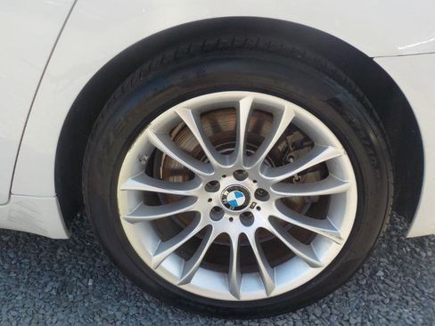 Used 2014 BMW 750i w/ Executive Package image 27