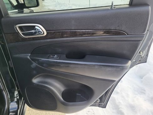 Used 2013 Jeep Grand Cherokee Laredo image 25
