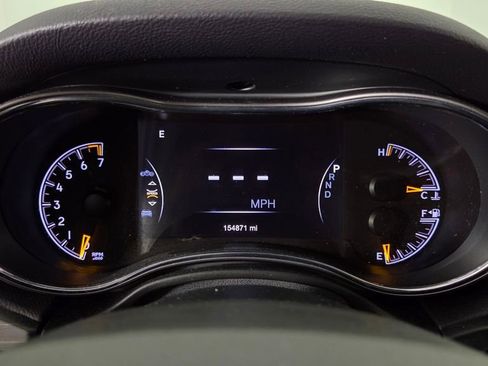 Used 2019 Jeep Grand Cherokee Laredo image 21