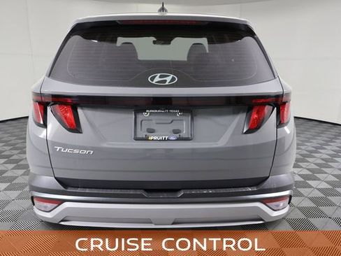 Used 2025 Hyundai Tucson SE image 8