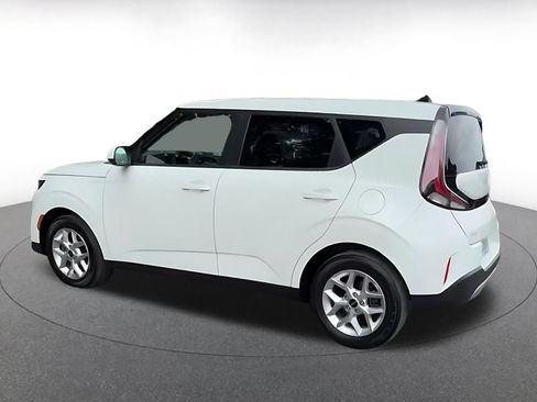 Used 2025 Kia Soul LX w/ LX Technology Package FWD image 10
