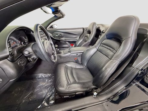 Used 2001 Chevrolet Corvette Convertible w/ Preferred Equipment Group2 image 19
