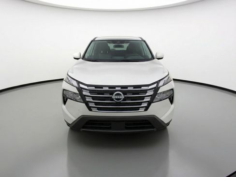 Used 2025 Nissan Rogue SV image 2