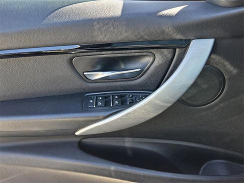 Used 2018 BMW 330e w/ Convenience Package image 29