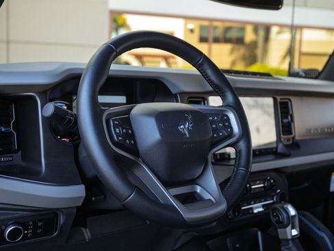 Used 2023 Ford Bronco Badlands w/ Sasquatch Package AWD/4WD image 23