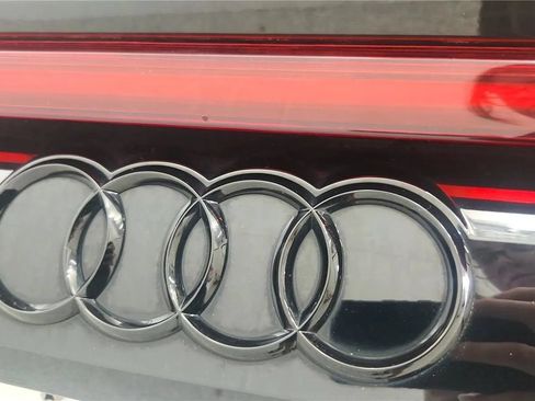 Used 2022 Audi Q8 Prestige AWD/4WD image 35