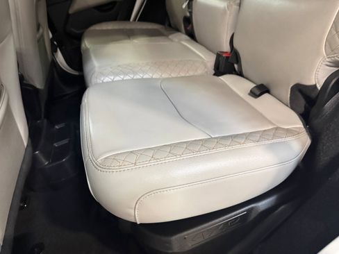 Used 2022 Jeep Wrangler Unlimited Sahara AWD/4WD image 17