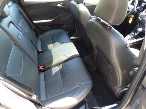 Used 2016 Ford Focus SE w/ Equipment Group 201A FWD image 26