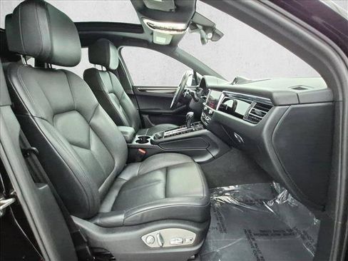 Certified 2022 Porsche Macan AWD/4WD image 25