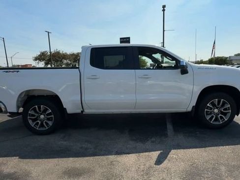 Used 2024 Chevrolet Silverado 1500 LT AWD/4WD image 9