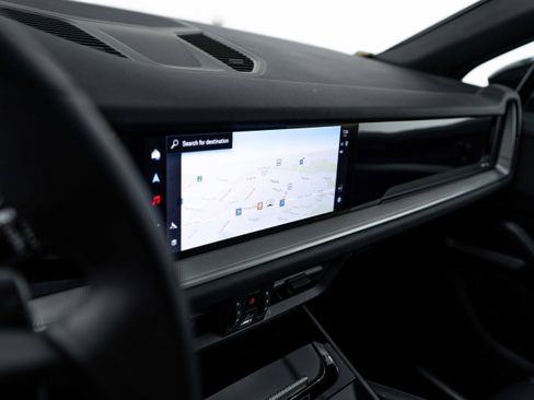 Certified 2026 Porsche Cayenne AWD/4WD image 18