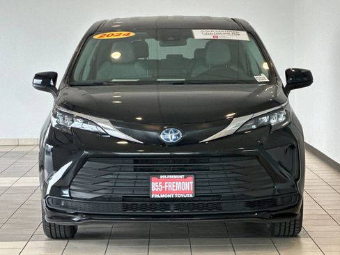 Certified 2024 Toyota Sienna LE image 9