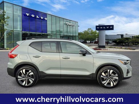 Certified 2025 Volvo XC40 B5 Ultra w/ Protection Package Premier image 8