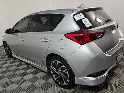 Used 2018 Toyota Corolla iM image 3