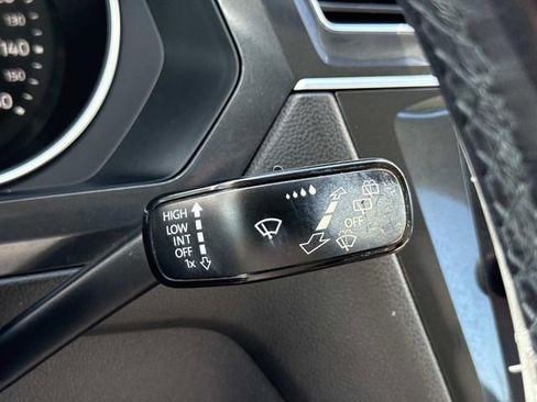 Used 2018 Volkswagen Tiguan SE AWD/4WD image 25