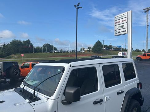 Used 2025 Jeep Wrangler Unlimited Sport AWD/4WD image 20