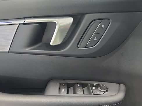 Used 2025 Buick Enclave Preferred image 13