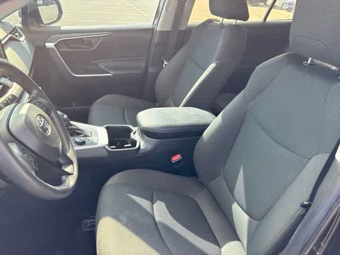 Used 2022 Toyota RAV4 LE AWD/4WD image 11