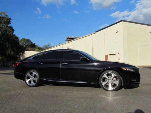 Used 2018 Honda Accord Touring image 7