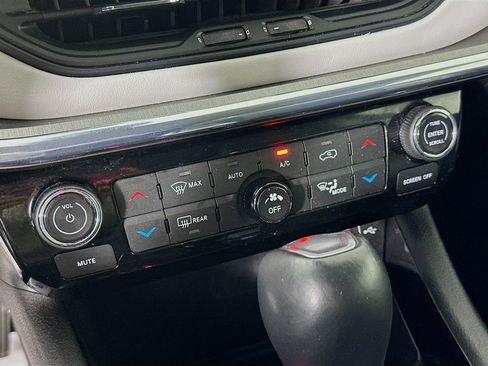 Used 2022 Jeep Compass Limited w/ Sun and Sound Group image 21