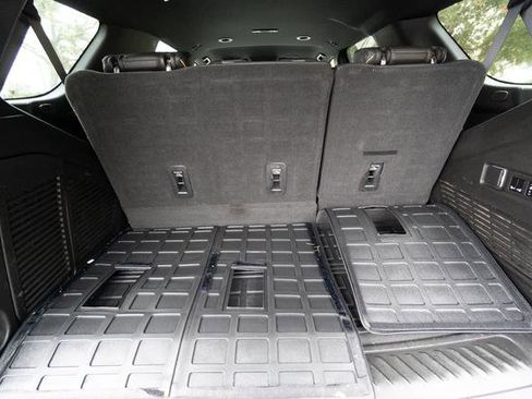 Used 2023 GMC Yukon SLT w/ SLT Luxury Package image 37