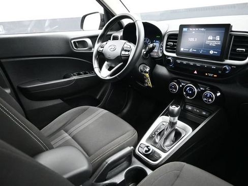 Used 2022 Hyundai Venue SEL FWD image 16